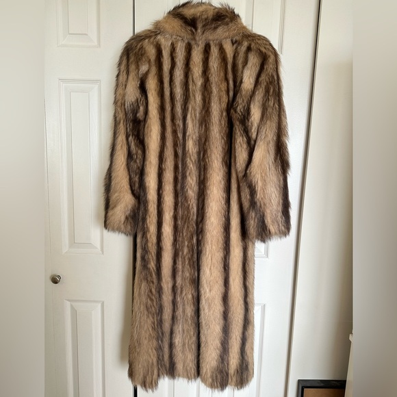 Women’s Vintage Tanuki Racoon Long Fur Coat - Picture 6 of 12
